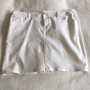 White denim skirt